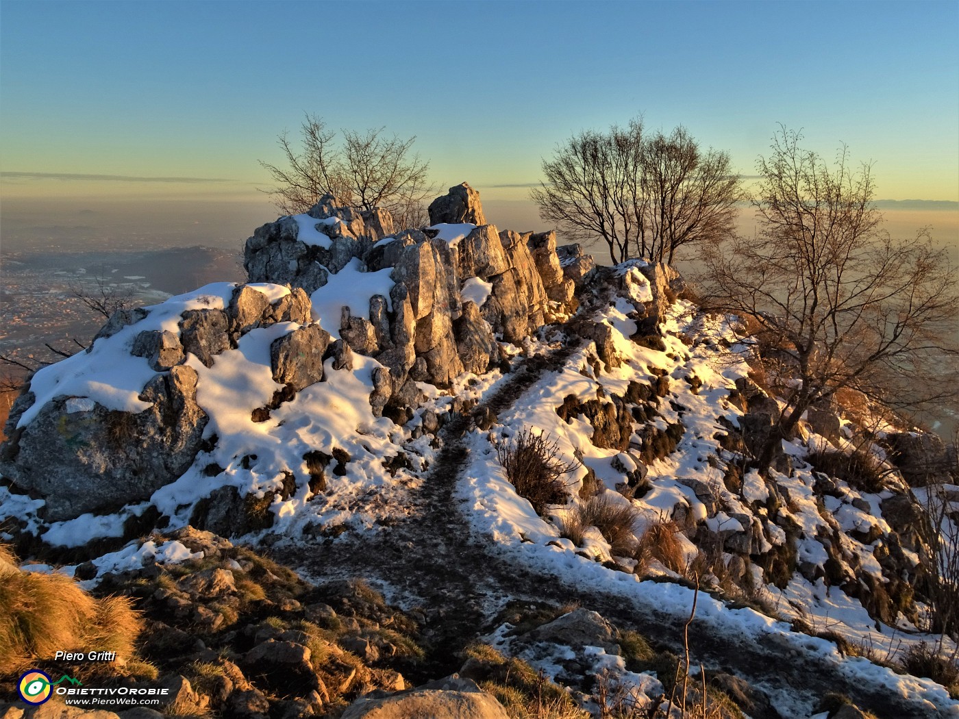 59 Scelgo di scendere dalla variante esposta al tramonto, anche se impegnativa.JPG